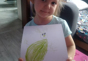 Dziewczynka narysowała ufoludka